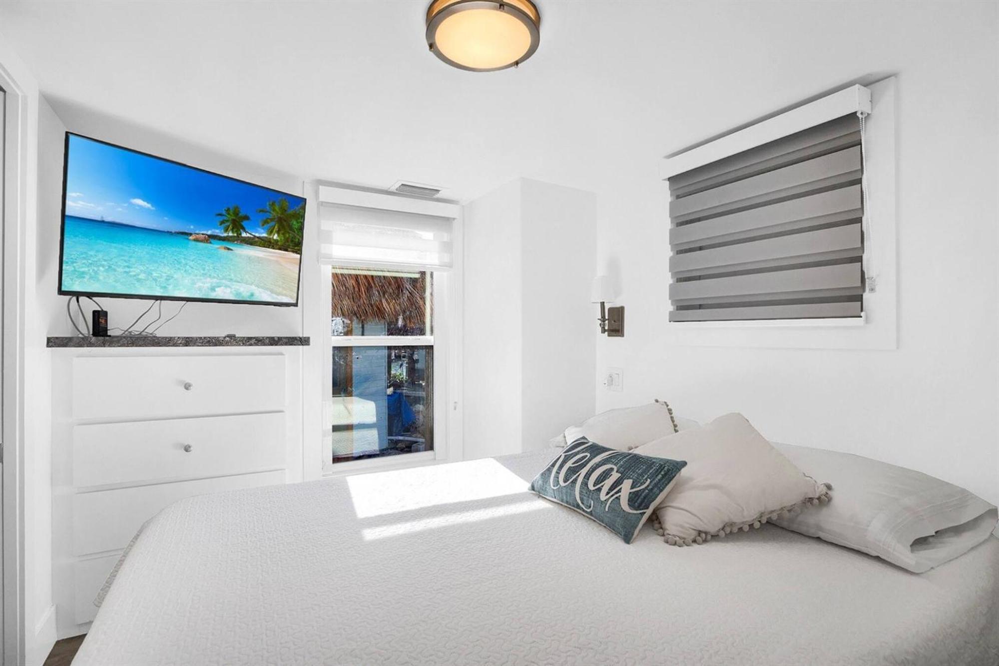 Tiny Home On Waterfront, Bay Views, Deck, Pool Jewfish Habitación foto
