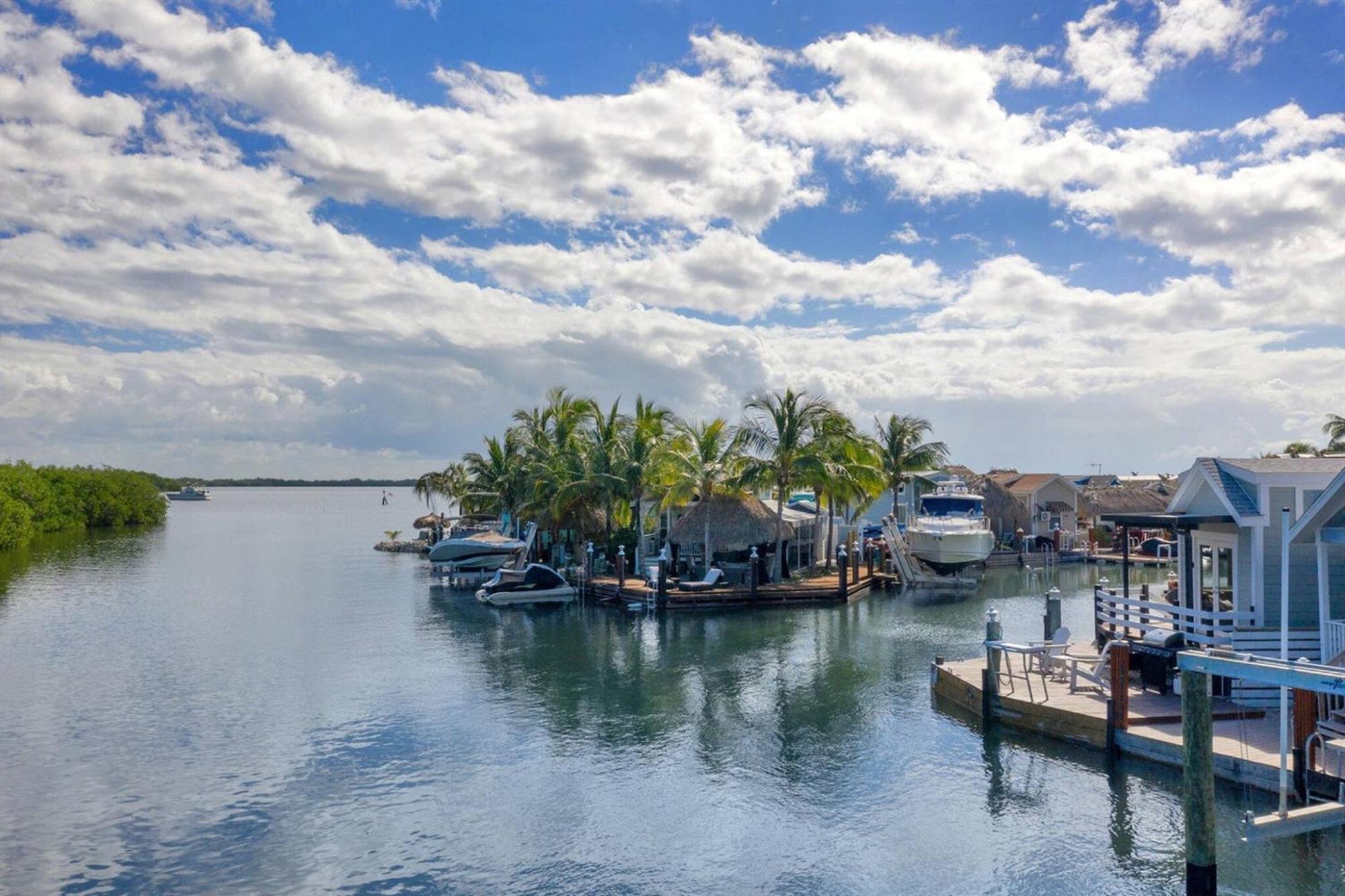 Tiny Home On Waterfront, Bay Views, Deck, Pool Jewfish Habitación foto
