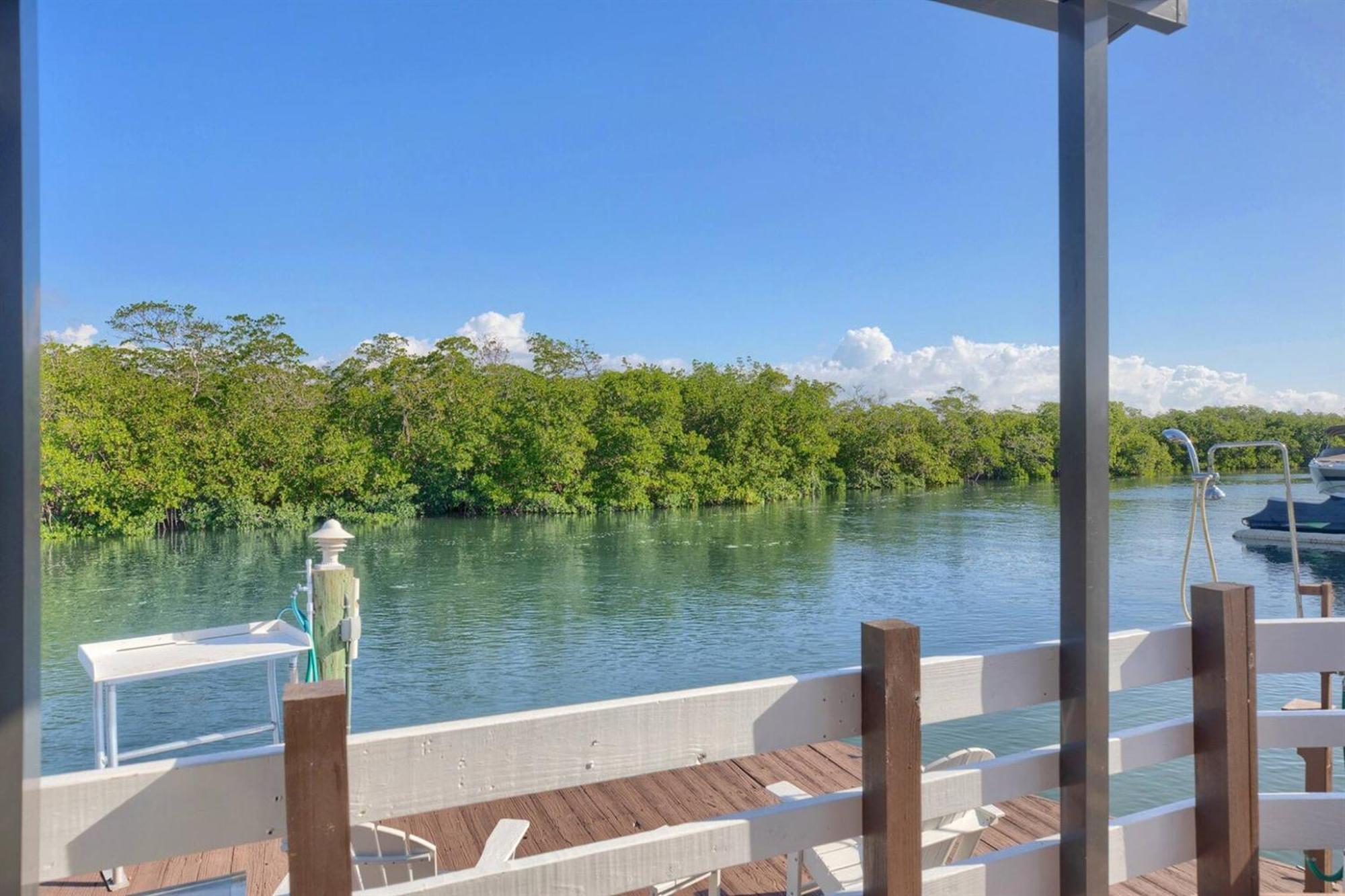 Tiny Home On Waterfront, Bay Views, Deck, Pool Jewfish Habitación foto