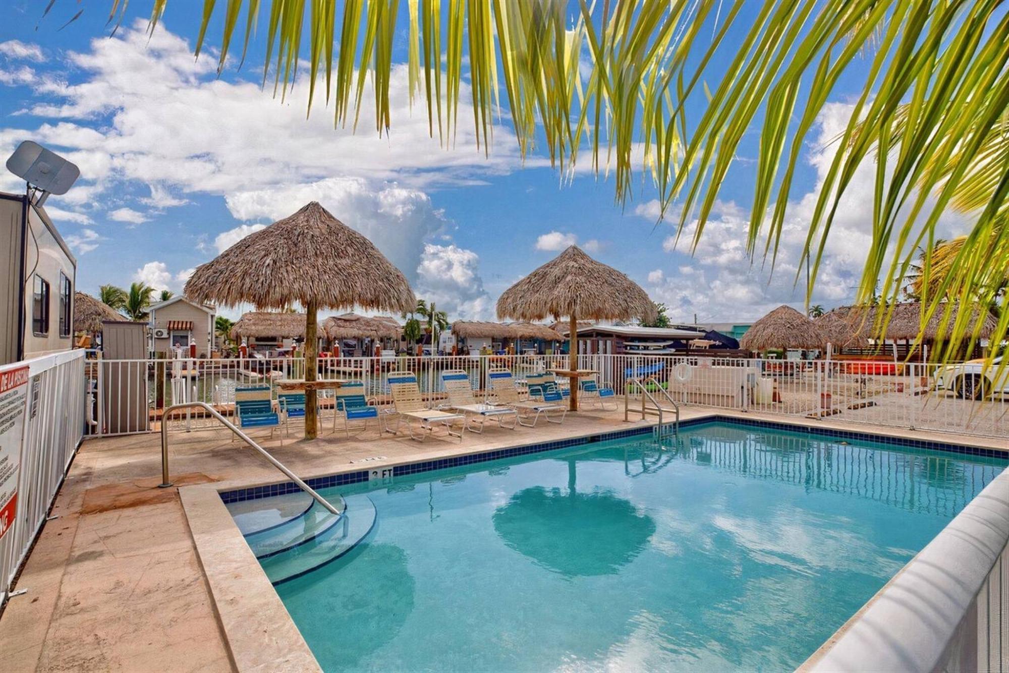 Tiny Home On Waterfront, Bay Views, Deck, Pool Jewfish Habitación foto